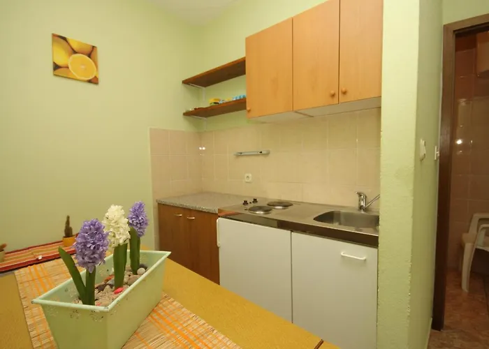 8780a * Stari Grad (Hvar)